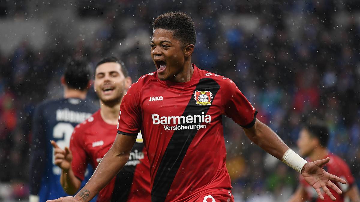 Seine Leistungen sind auch ausländischen Spitzenklubs aufgefallen und der 20-Jährige wurde mit dem FC Chelsea, Manchester United und dem FC Arsenal in Verbindung gebracht. Leverkusen will Bailey, dessen Vertrag bis 2022 läuft, aber nicht abgeben