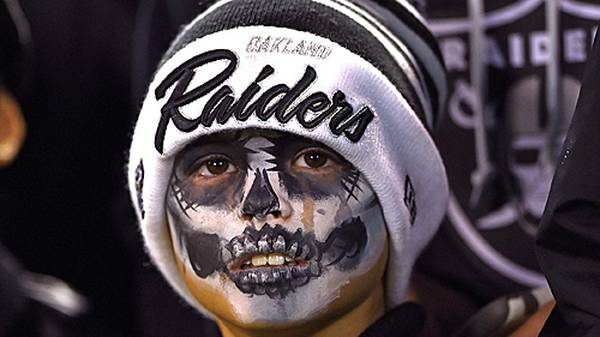 Das Leben als Raiders-Fan ist nicht leicht... Seit über einem Jahr ohne Sieg, zaubert das Team aus Oakland seinen Fans nur selten ein Lächeln aufs Gesicht. In Woche 12 ist dann auch noch Division-Spitzenreiter Kansas City zu Gast...