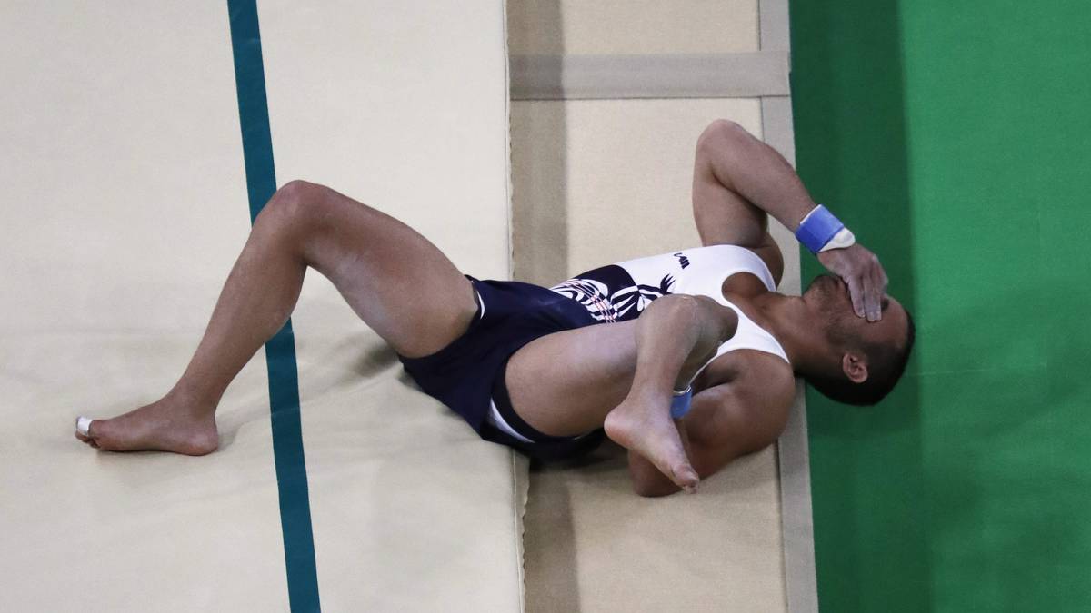 Als der Franzose sieht, was passiert ist, kann er selbst nicht hinsehen