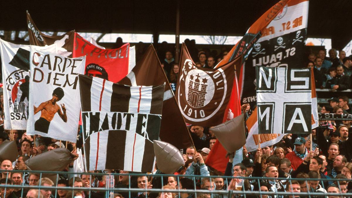 Fans der Kiezkicker forderten nach Sahins Instagram-Posting seinen sofortigen Rausschmiss – und St. Pauli reagierte mit der Freistellung. Zur Entscheidungsfindung hätten vor allem die wiederholte Missachtung der Werte des Vereins sowie der Schutz des Spielers beigetragen, ließ der Zweitligist nach erneuten Gesprächen zwischen Verantwortlichen des Vereins und dem Spieler verlauten