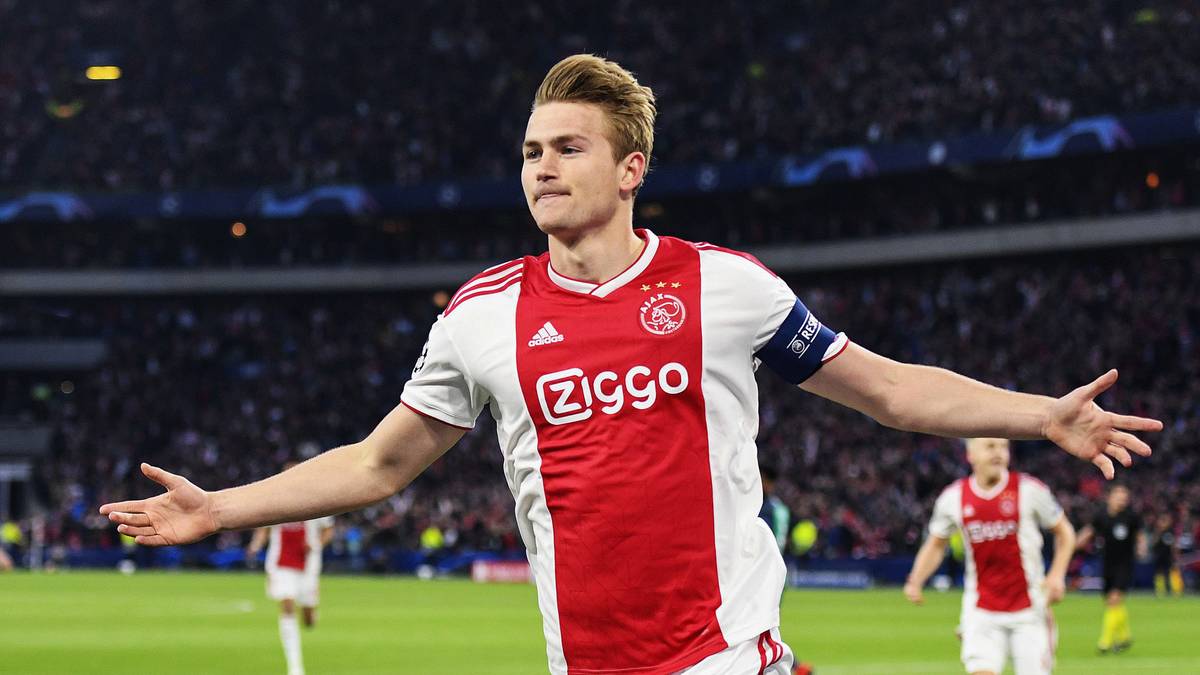 MATTHIJS DE LIGT: Das größte Juwel in Raiolas Portfolio ist der niederländische Nationalspieler. De Ligt kann sich nach einer grandiosen Saison bei Ajax Amsterdam seinen neuen Klub auswählen, derzeit soll Juventus Turin die größten Chancen haben. Die Klubs überbieten sich gegenseitig bei potentieller Ablöse und Gehalt, 70 Millionen Euro teuer dürfte der Verteidiger sein