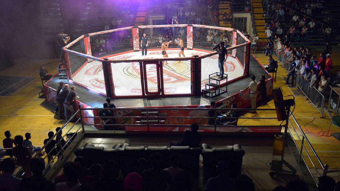 MMA-Kämpfer im Ring wiederbelebt