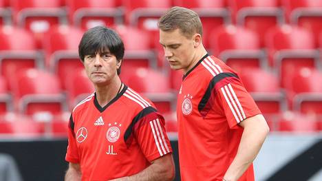 Joachim Löw (l.) verzichtet in den nächsten beiden Länderspielen auf Manuel Neuer