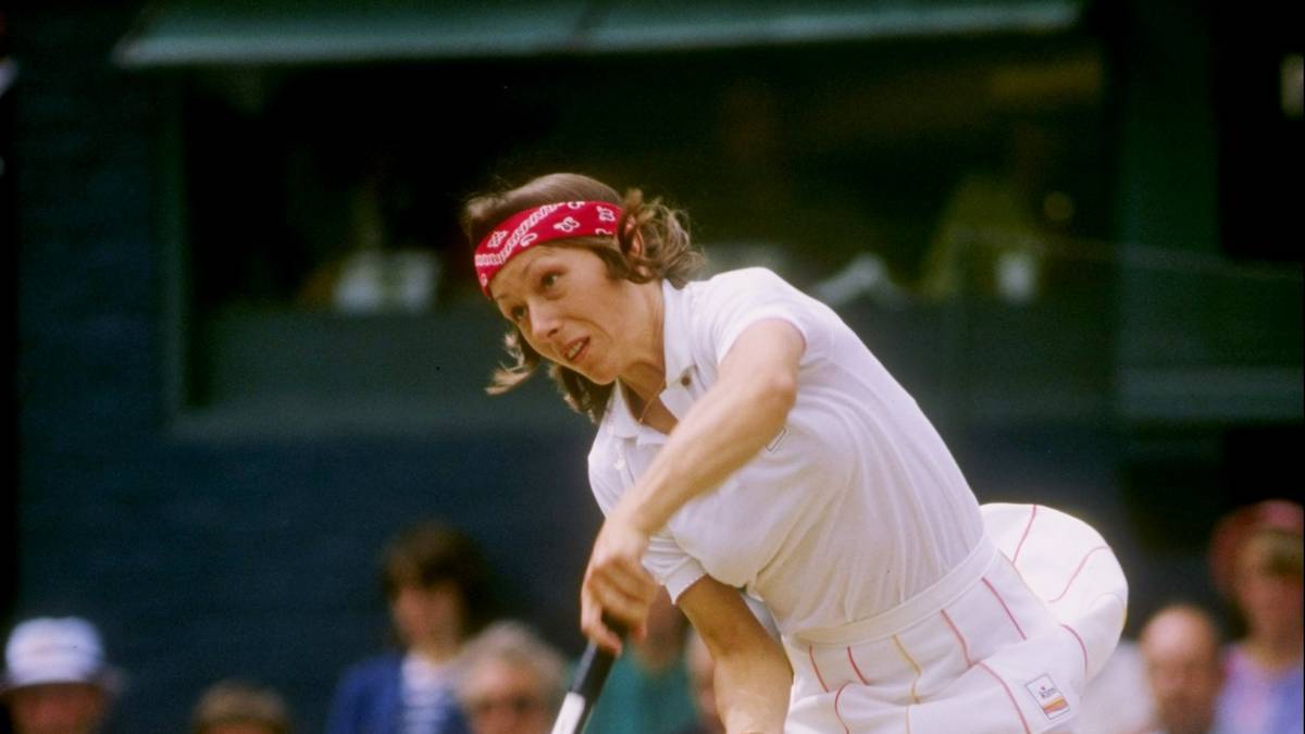 MARTINA NAVRATILOVA: Die US-Amerikanerin tschechischer Herkunft, deren große Zeit vor allem die 70er und 80er Jahre waren, weist unzählige Rekorde im Damen-Tennis auf. Sie ist hinter Graf die Frau mit den meisten Wochen an der Weltspitze (332 Wochen). Sie gewann 59 Grand-Slam-Titel - Einzel, Doppel und Mixed zusammengezählt - und feierte 74 Einzelsiege in Serie zwischen 1983 und 1984. Navratilova machte 2006 offiziell Schluss mit Tennis