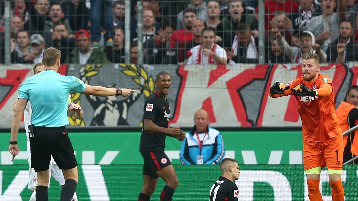 5. SPIELTAG: KÖLN - FRANKFURT (0:1). Der Beginn des Kölner Albtraums mit dem Video-Schiedsrichter. Referee Petersen erlebt bei seinem Bundesliga-Debüt einen schwarzen Tag, pfeift zunächst einen zweifelhaften Elfer für Frankfurt nach einem vermeintlichen Foul von Keeper Horn