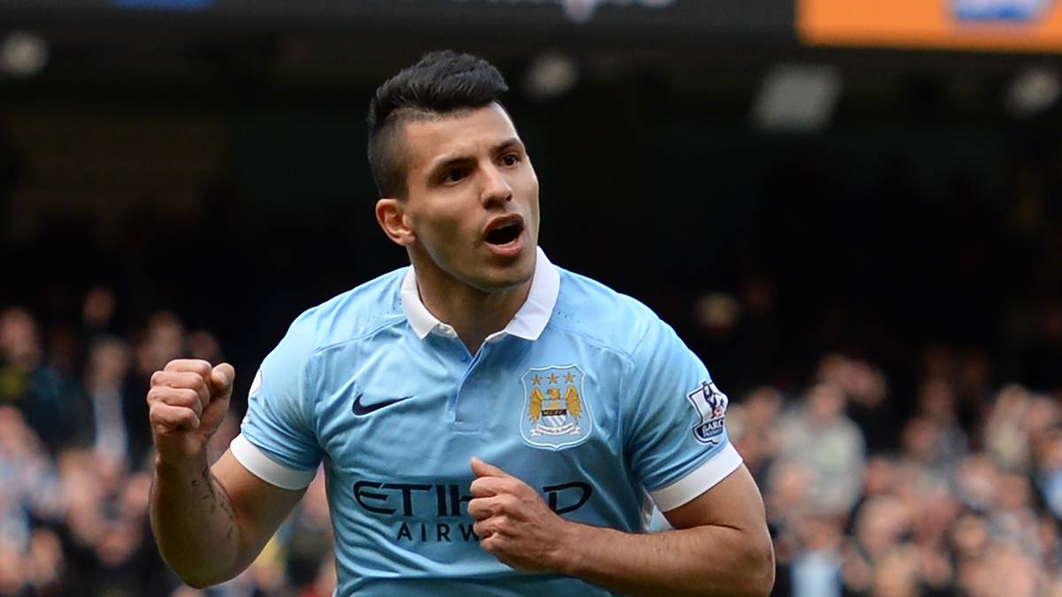 Es geht jedoch noch teurer: Ein sogenanntes "authentic jersey" von Manchester City, das sich von den normalen Fan-Trikots in Schnitt und Qualität noch einmal unterscheidet und eigentlich nur für den normalen Spielbetrieb produziert wird, kostete samt Aufdruck astronomische 135 Euro. Wegen des hohen Preises werden die Trikots nur selten im Fanshop angeboten