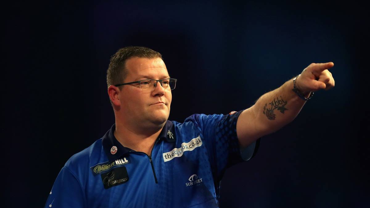 PLATZ 22 - STEVE WEST (England): Ihm gelang zum Auftakt ein Überraschungssieg gegen Benito van de Pas. Runde zwei gegen Wattimena dürfte er sich durchsetzen, dann folgt ein potenzielles Achtelfinale gegen Gary Anderson