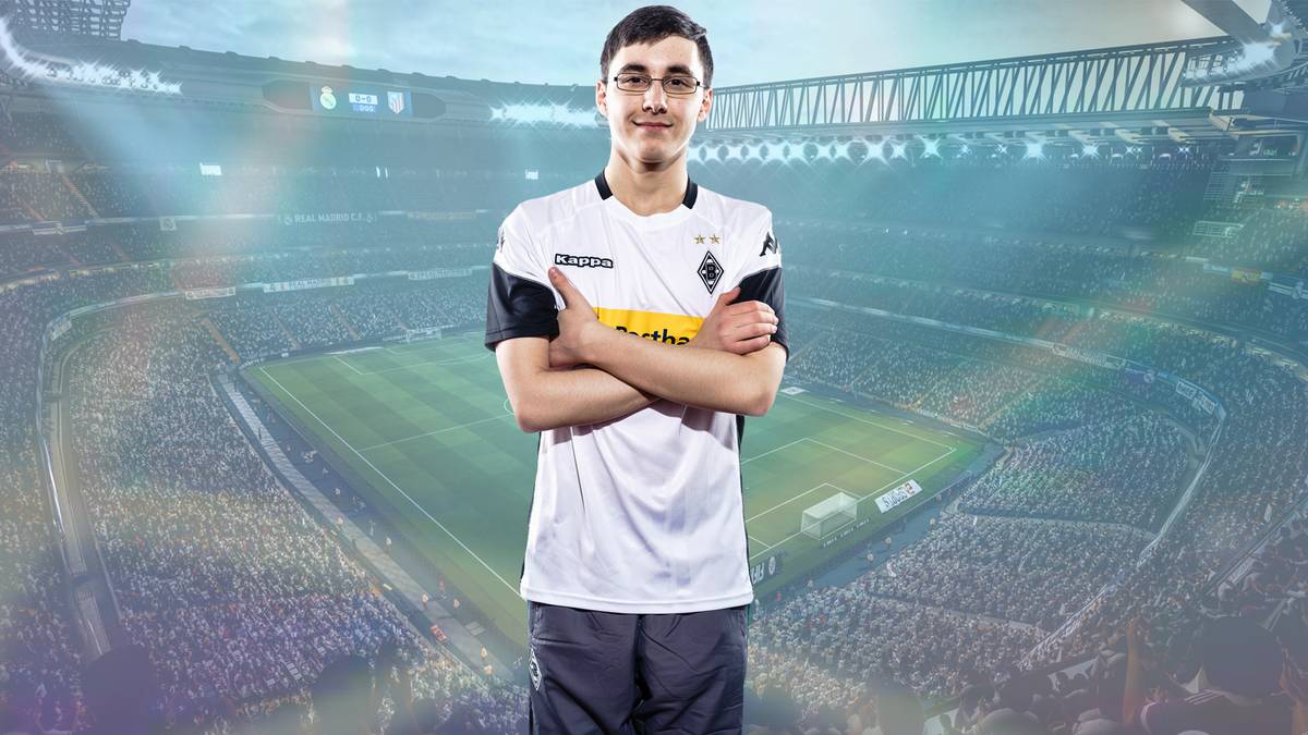 Ihm gegenüber steht der Spieler Georgios Papatolis, der sich Zuge eines Scoutings- und Wildcard-Turniers der Gladbacher durchsetzen konnte und während der TAG Heuer Virtuelle Bundesliga das Trikot von Borussia Mönchengladbach überstreift