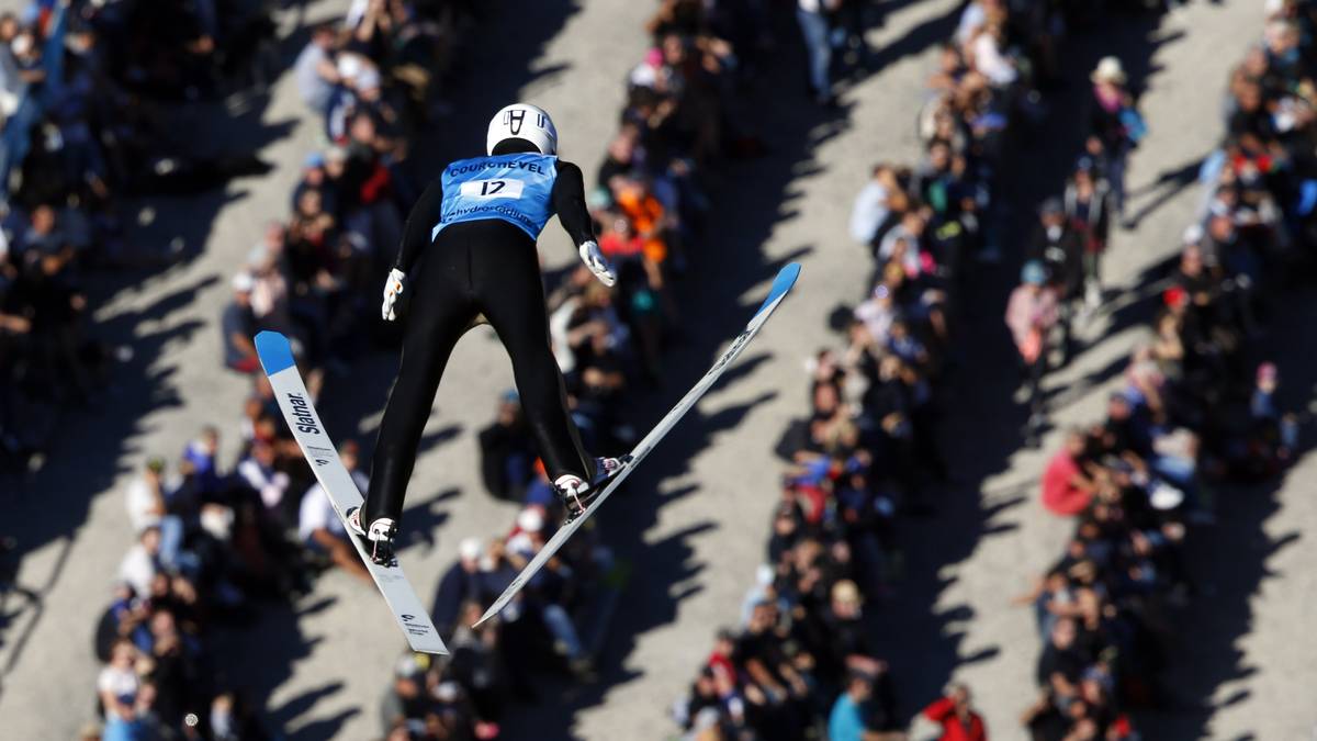 Nachdem Schmid im letzten Jahr schonmal reinschnuppern konnte, will er bei der 66. Tournee nun punkten. Seine größte Chance sieht er selbst in Garmisch-Partenkirchen, denn diese Schanze liegt ihm. "Ein Traum wäre es, auch noch bei den letzten beiden Stationen dabei sein zu dürfen", sagt Schmid