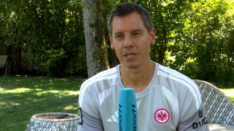 Am SPORT1-Mikro spricht Eintracht-Sportdirektor Timmo Hardung über Leistungskultur, die in Deutschland dringend gesteigert werden muss, sowie die Angst der Klubs im Werben um die besten Talente. 