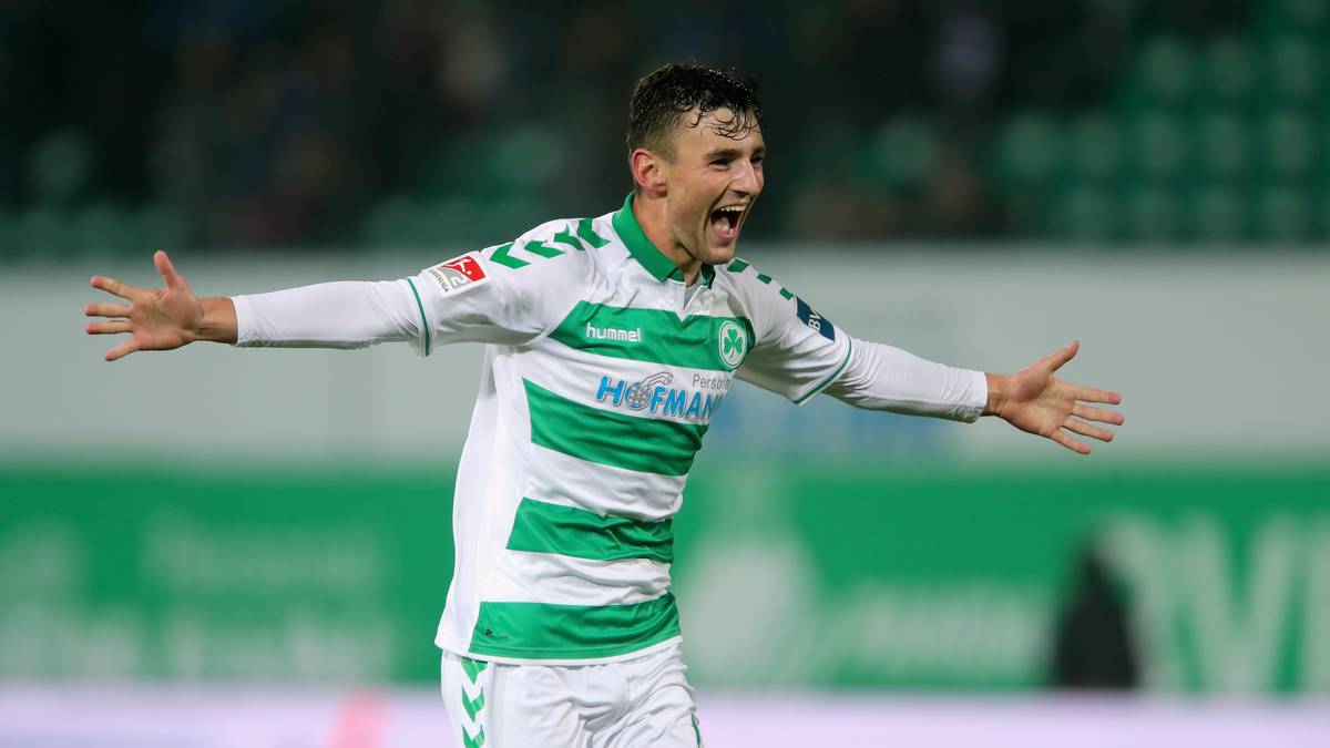 MAXIMILIAN BAUER (SpVgg Greuther Fürth, 19): Trainiert bereits seit gut einem Jahr mit der Profimannschaft der Kleeblätter und schaffte in dieser Saison den Sprung in die 2. Bundesliga. Im vergangenen September wurde er erstmals zur U19-Nationalmannschaft berufen und erzielte für die Mannschaft von Guido Streichsbier bis dato einen Treffer in drei Partien