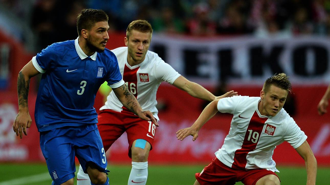 Augsburg an Bayer-Verteidiger dran