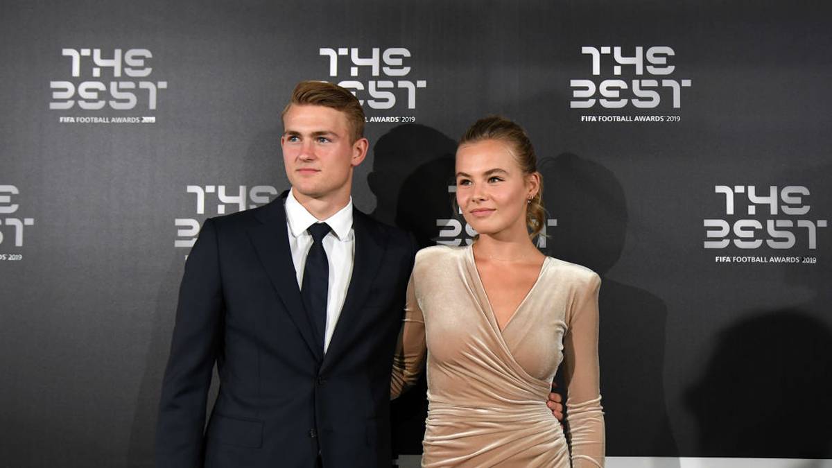 Sein Landsmann und ehemaliger Mannschaftskollege bei Ajax Amsterdam Matthijs de Ligt war mit Lebensgefährtin Annekee Molenaar nach Mailand gekommen