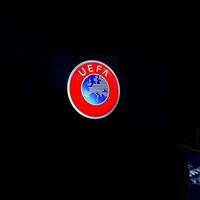 UEFA bestraft Barcelona für Affengeräusche und Nazi-Gruß