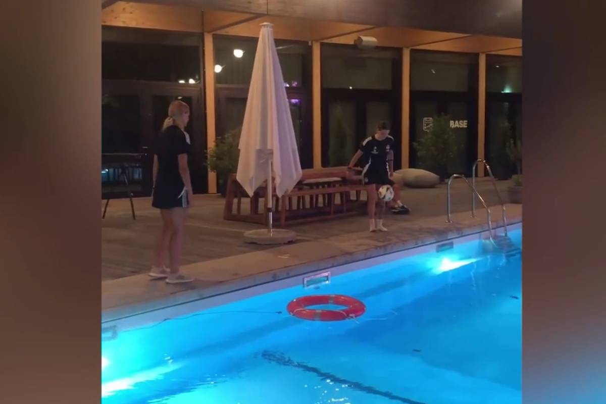 Während der Heim-EM ging das Video der am Pool jonglierenden Nationalspieler viral. Die Frauen des 1. FC Nürnberg haben sich jetzt selbst daran versucht und ihrer Meinung nach besser als das DFB-Team abgeschnitten.