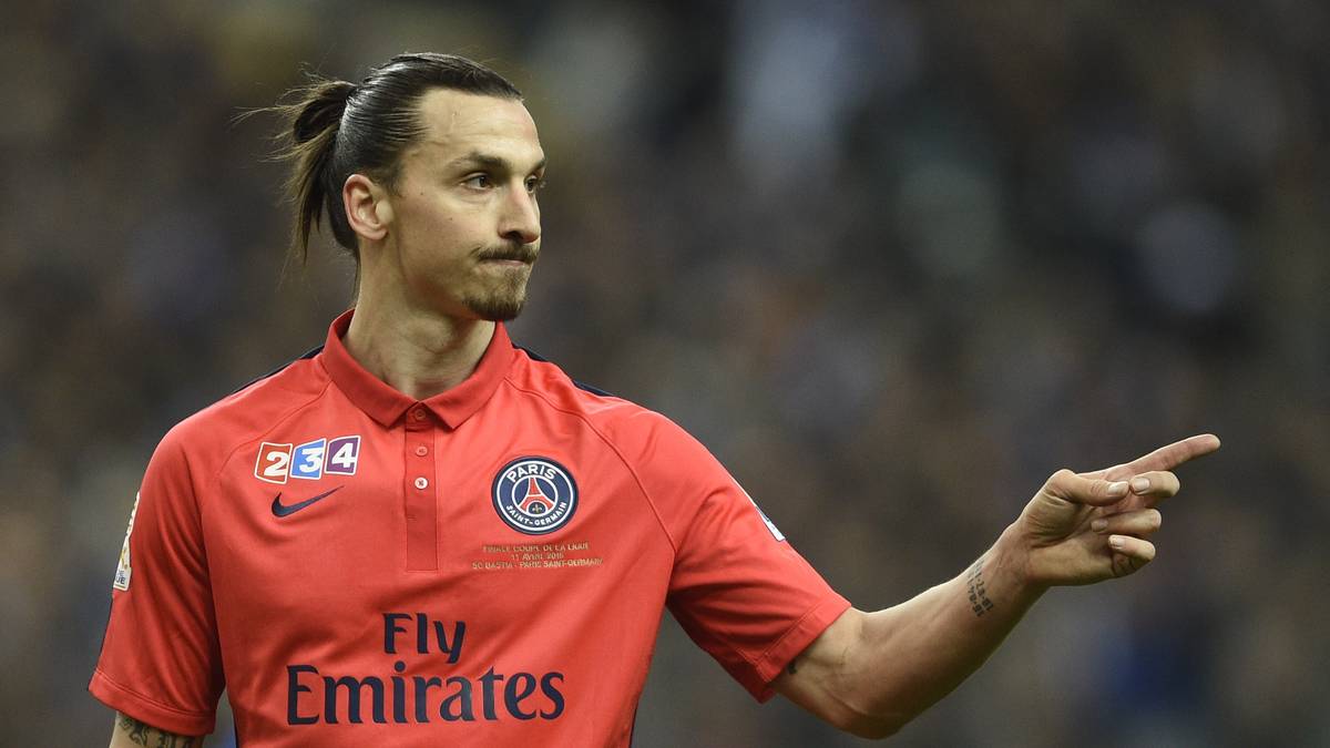 SPRÜCHE: Ob Louis van Gaal oder Pep Guardiola - Ibrahimovic nimmt vor keinem ein Blatt vor dem Mund. Zum Bayern-Trainer soll der 34-Jährige mal gesagt haben: "Du hast keine Eier und scheißt dir vor Mourinho in die Hose. Im Vergleich zu ihm bist du ein Nichts." Ein anderes Mal fragte er vor einem Spiel gegen Lyon seinen Ex-Trainer Carlo Ancelotti , ob er an Gott glaube. Der Italiener antwortete mit "ja" und der Pariser Rekordtorschütze sagte daraufhin: "Gut, also glaubst du an mich. Du kannst dich entspannen."