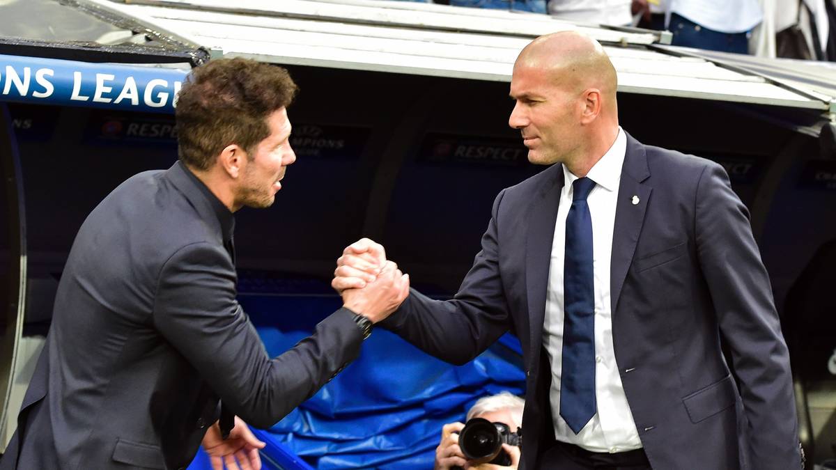 Die beiden Trainer Diego Simeone (l./Atletico) und Reals Zinedine Zidane begegnen sich mit großem Respekt