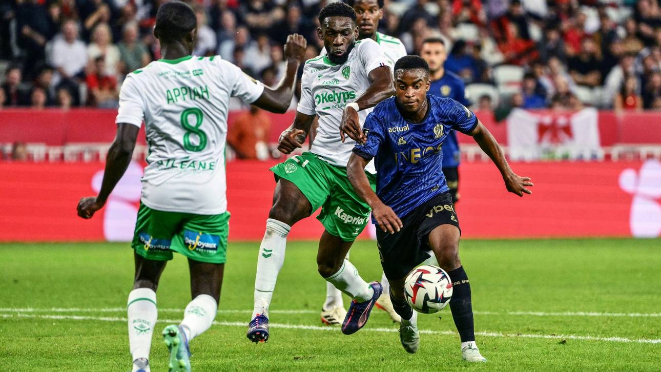 Moukoko glänzt beim Startelf-Debüt