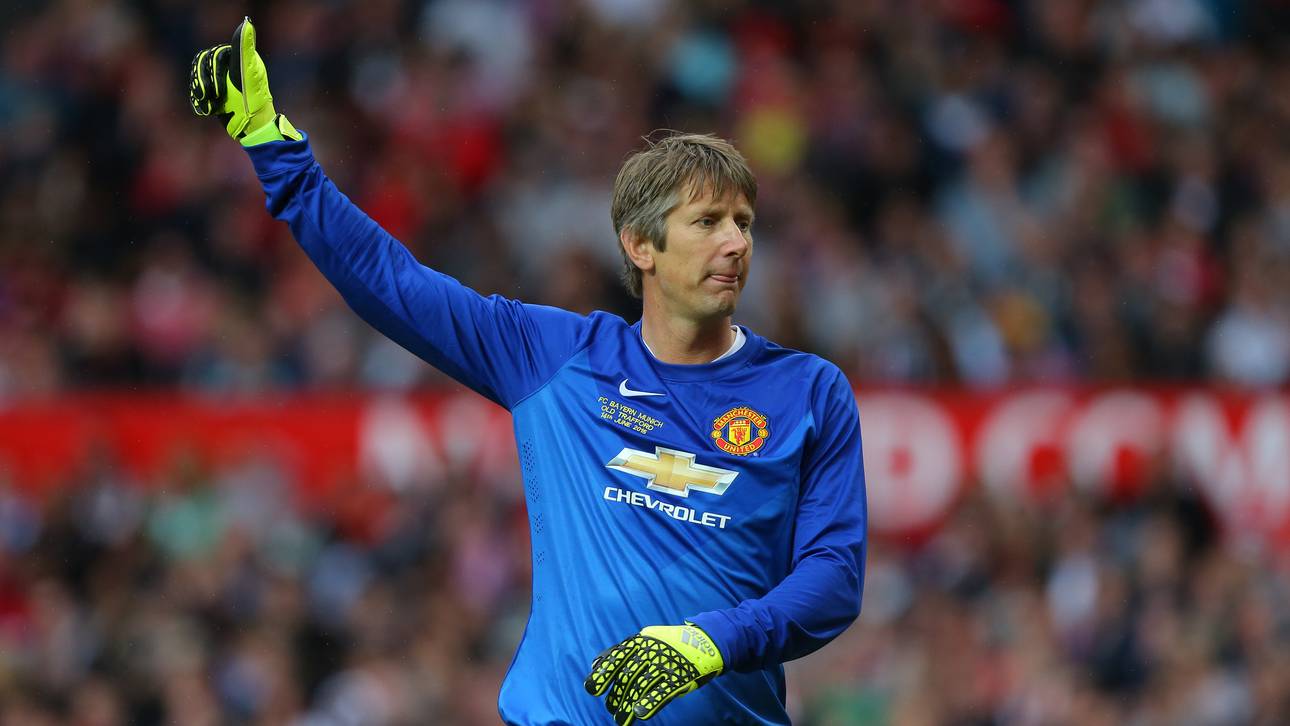 Van der Sar kehrt ins Tor zurück