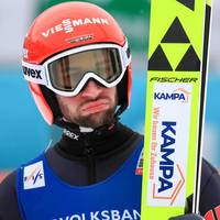 Die deutschen Skispringer haben beim ersten Skiflug-Weltcup der Saison eine Podestplatzierung klar verfehlt. Wut und Frust herrschen aber nicht aus sportlichen Gründen.