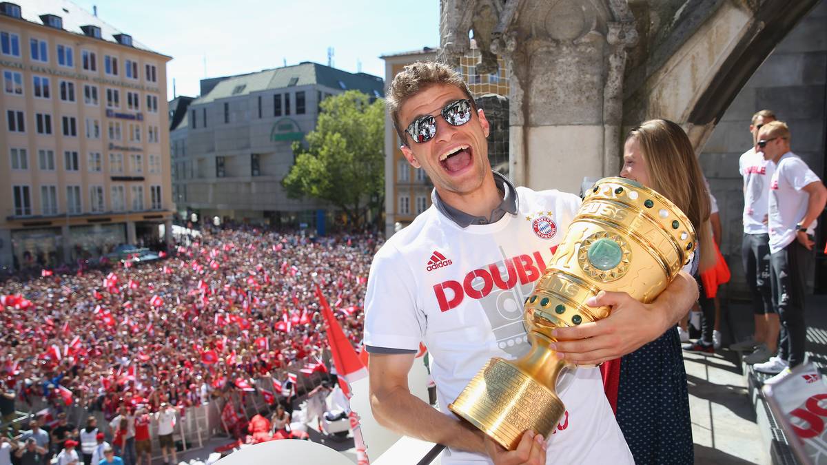 PLATZ 4 - FC BAYERN (Vorjahr: 5): 592,0 Millionen Euro (2014/15: 474,0 Millionen Euro)