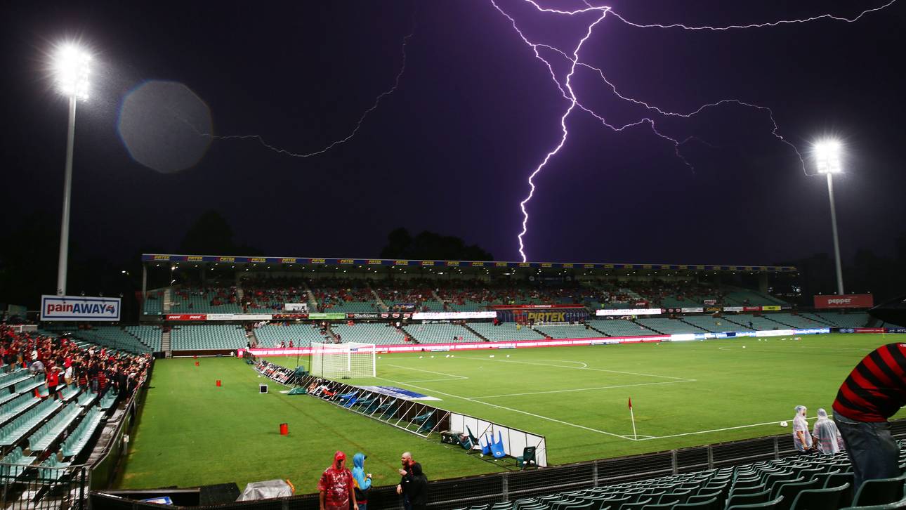 Torhüter wird von Blitz getroffen