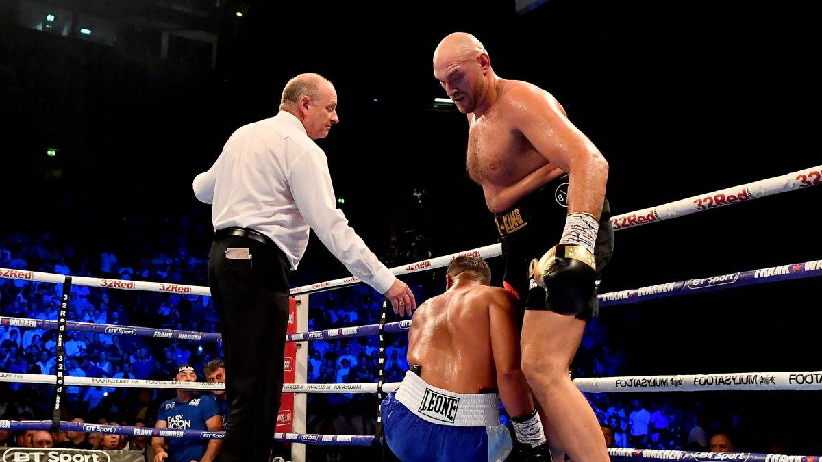 In der vierten Runde gibt der frühere Cruisergewichtler dann schon auf. Der 29 Jahre alte Brite gewinnt durch technischen K.o.