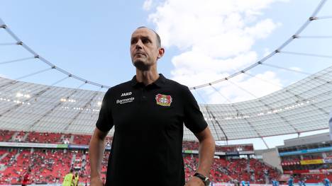 Trainer Heiko Herrlich hat bei Bayer Leverkusen einen Vertrag bis 2019