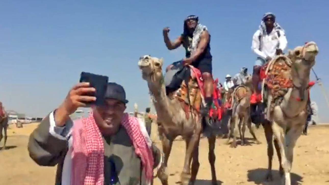 NFL-Star Lynch rappt auf einem Kamel