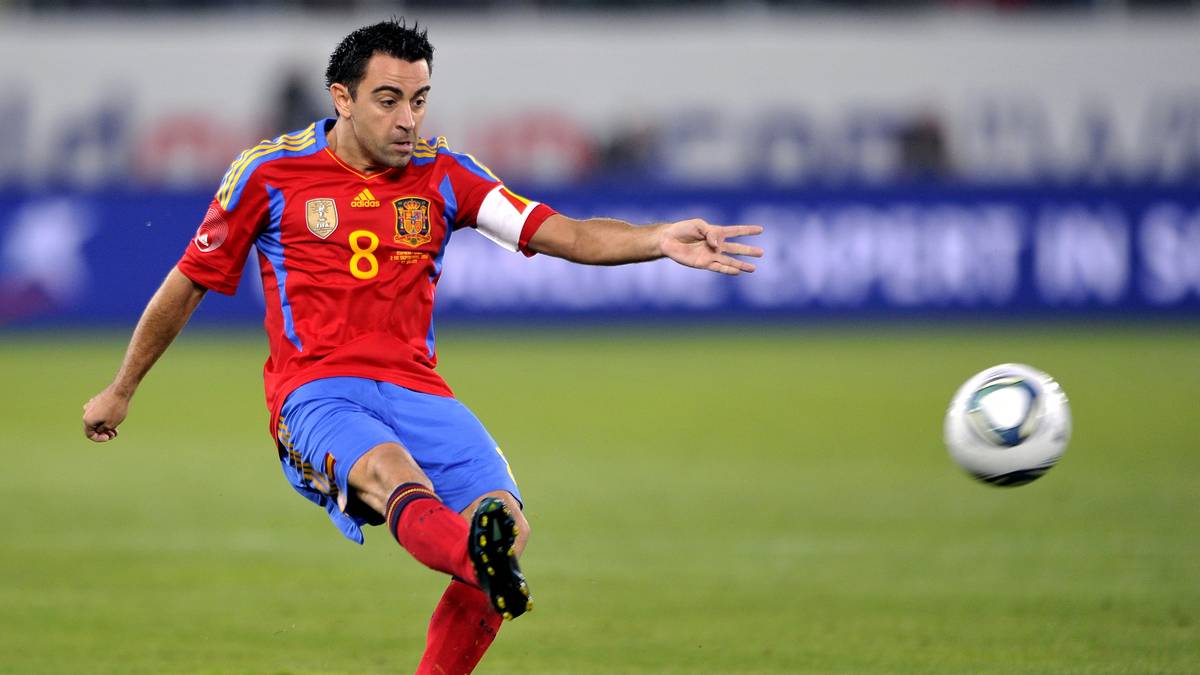 Auch in der Nationalmannschaft hat der 37-Jährige alles gewonnen. Einmal Weltmeister, zweimal Europameister, unbestrittener Strippenzieher über Jahre im Mittelfeld der Furia Roja