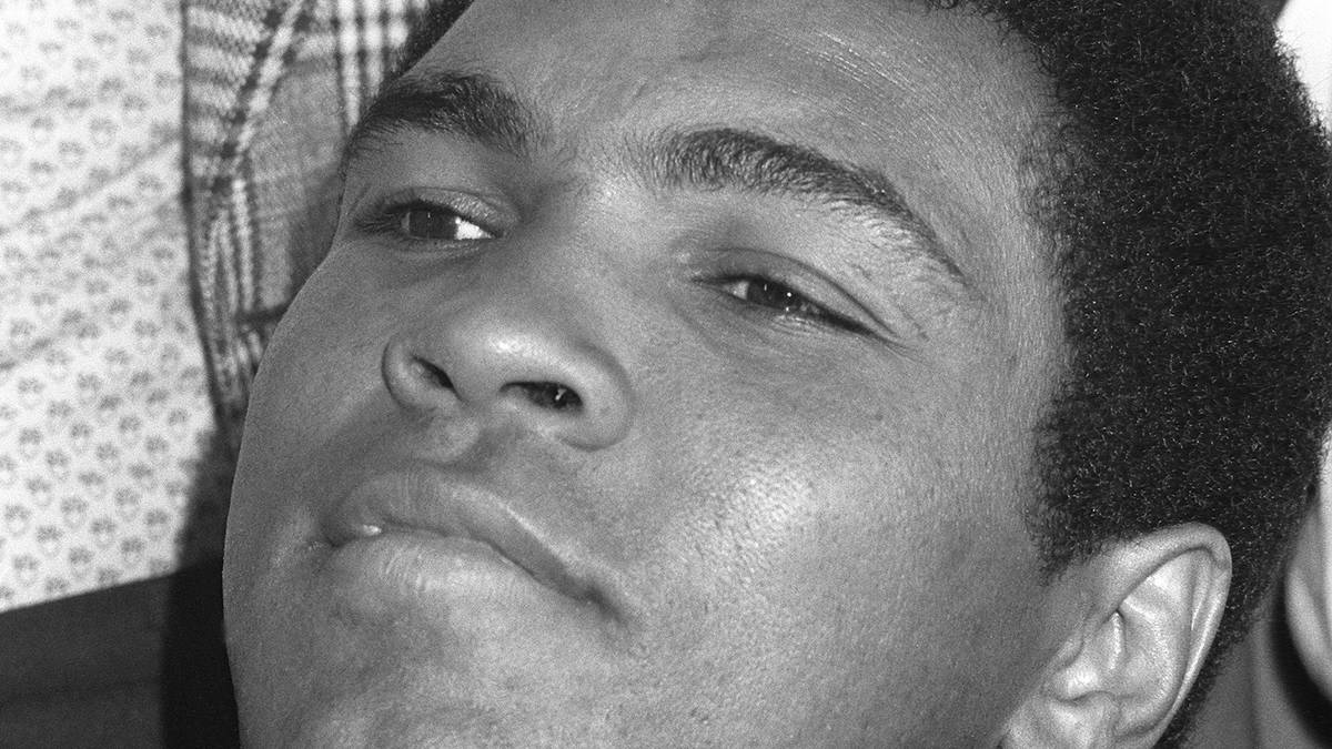 "I bet you scare yourself to death just starin' in the mirror. You ugly bear!" ("Ich wette, du erschreckst Dich zu Tode, wenn Du nur in den Spiegel schaust. Du hässlicher Bär!") - vor dem ersten Kampf gegen Sonny Liston 1964