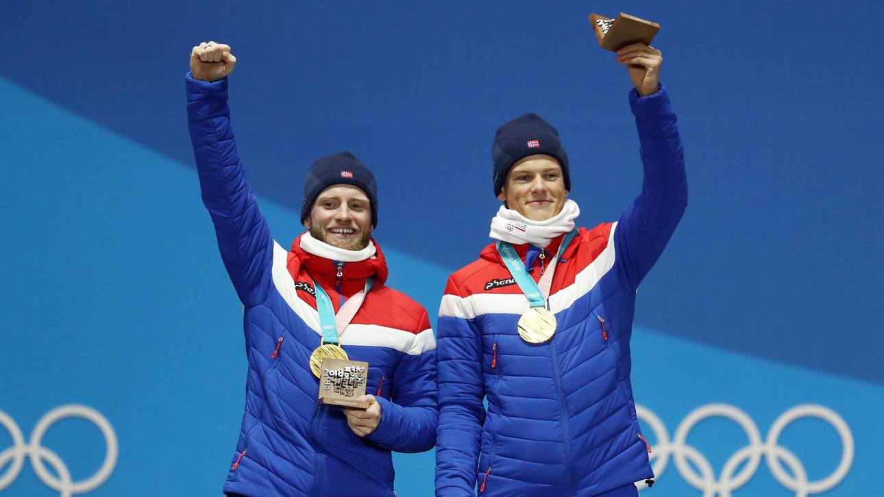 Gemeinsam mit Martin Johnsrud Sundby (l.) durfte sich Kläbo bei Olympia in Pyeongchang über Gold im Teamsprint freuen