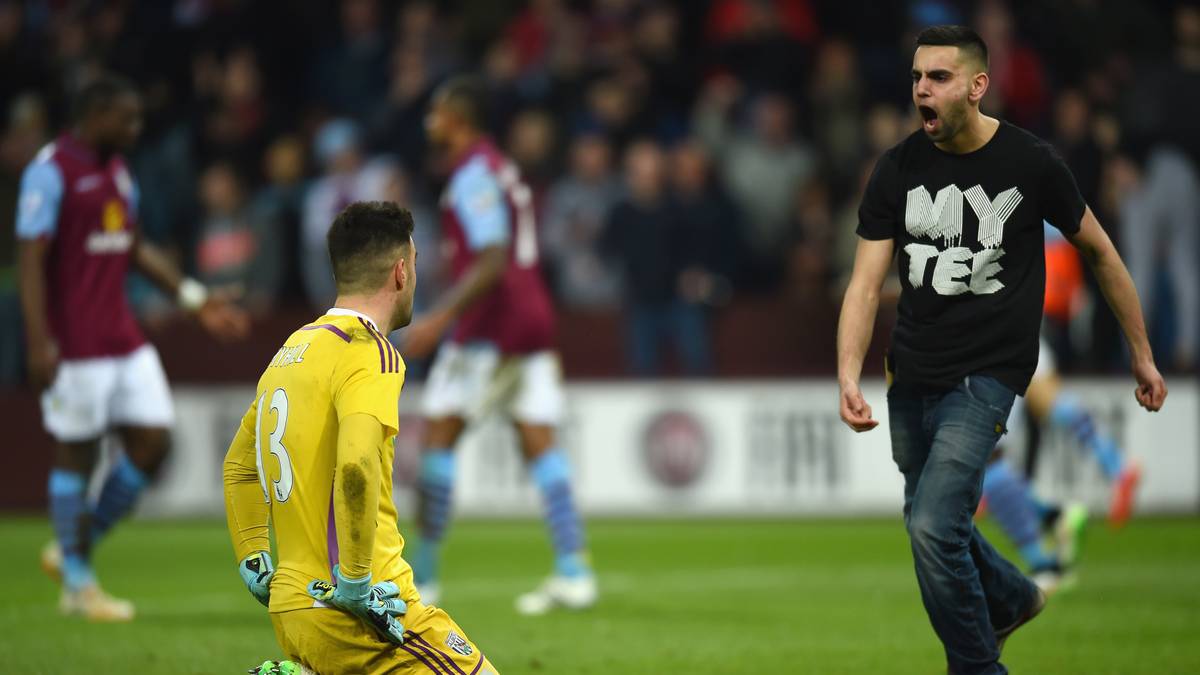 Boaz Myhill, der bezwungene Torhüter von West Bromwich, ist weniger begeistert. Er gerät mit einem Fan aneinander, der ein Handyvideo von ihm drehen will, wirft es weg. Teamkollege Callum McManaman wird von einem Zuschauer durchgeschüttelt.