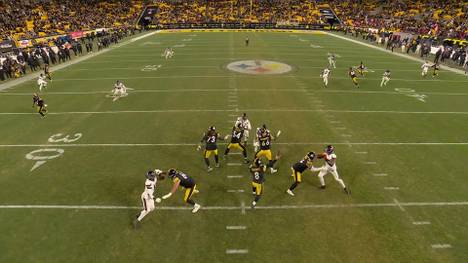 Aaron Rodgers verabschiedet sich mit den Pittsburgh Steelers schon in der ersten Runde krachend aus den Playoffs. Kurz vor Ende des Spiels wirft der Star-Quarterback auch noch eine fatale Interception. Bleibt es die letzte Aktion seiner schillernden Karriere?