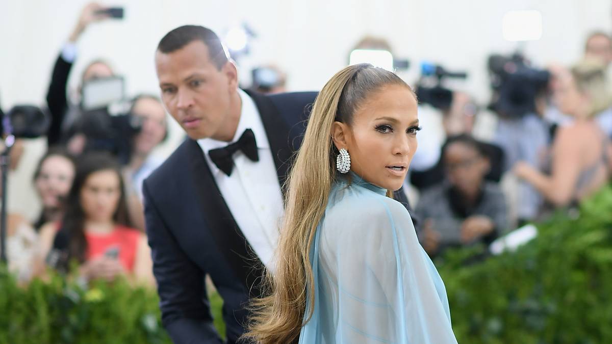 Alex Rodriguez beendet bereits seine illustre aktive Karriere, ist aber noch als Berater und Jugendtrainer bei den New York Yankees tätig. Mit Jennifer Lopez hat "A-Rod" vielleicht seinen besten Fang gemacht 