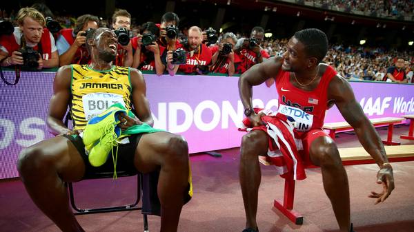 Usain Bolt und Justin Gatlin nach dem WM-Finale über 200 Meter in Peking 2015