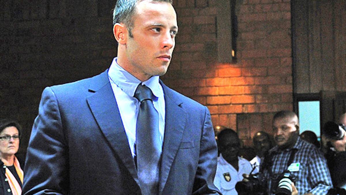 Nach 41 teils spektakulären Prozesstagen verurteilt Richterin Thokozile Masipa Pistorius am 12. September wegen fahrlässiger Tötung zur Haft. Immerhin: Das Gericht stellt fest, dass Pistorius keinen vorsätzlichen Mord begangen hat
