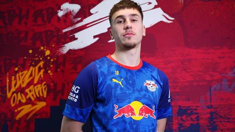 Der ehemalige Mainzer Brajan Gruda wechselt für ein halbes Jahr auf Leihbasis zu RB Leipzig. Bei seiner Präsentation spricht Gruda über seine Erfahrungen in England sowie über die Ziele für seine Zeit in Sachsen. 