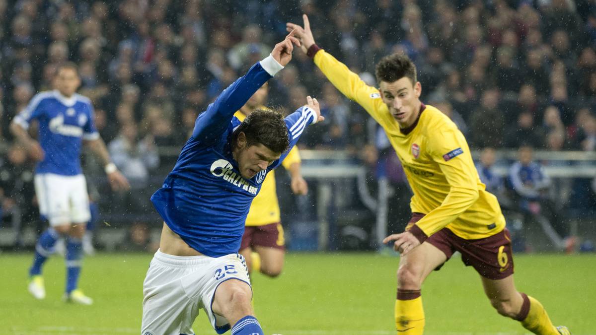 CHAMPIONS LEAGUE, GRUPPENPHASE 2012 - FC ARSENAL: Die Gruppenphase schließt Schalke ohne Niederlage ab und holt sogar vier Punkte gegen Arsenal. Zuhause erkämpft die Mannschaft nach einem 0:2-Rückstand ein 2:2