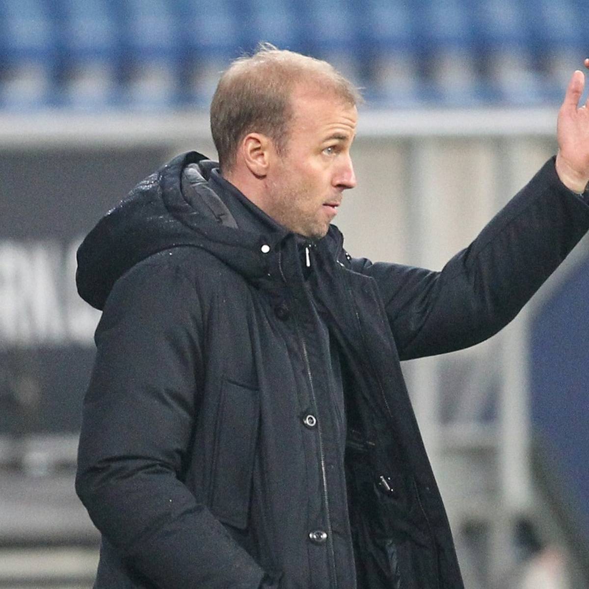 Trainer Sebastian Hoeneß will trotz der bislang starken Saison mit der TSG Hoffenheim noch keinen Angriff auf die Champions League ausrufen.