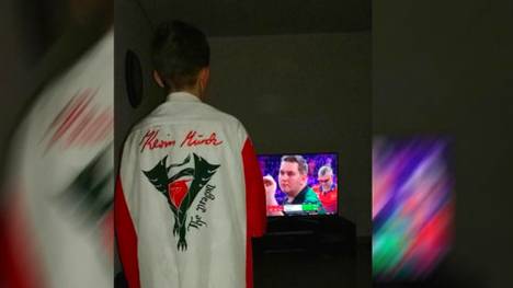 Kevin Münch wurde für seinen Sieg bei der Darts-WM gegen Adrian Lewis gebührend gefeiert - auch vom kleinen Sohn seines Cousins