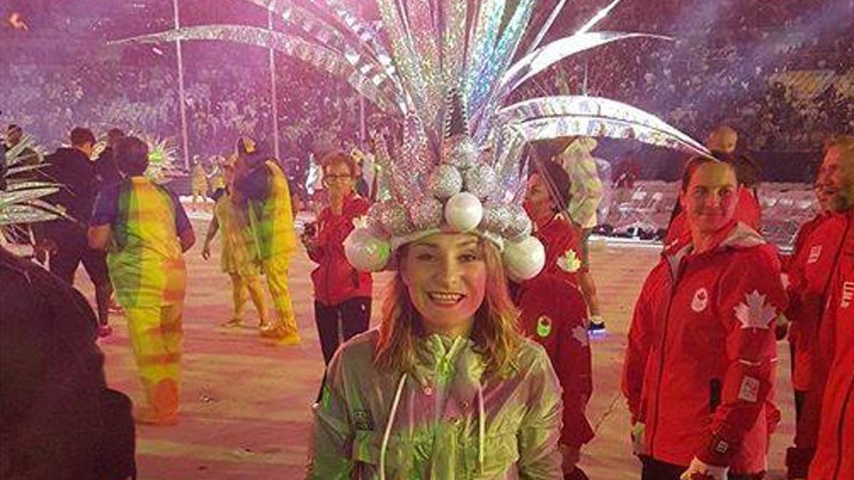 Die mit Gold dekorierte Bahnsprinterin Kristina Vogel lässt sich für ihr Outfit von den Brasilianern inspirieren und sorgt für Aufsehen