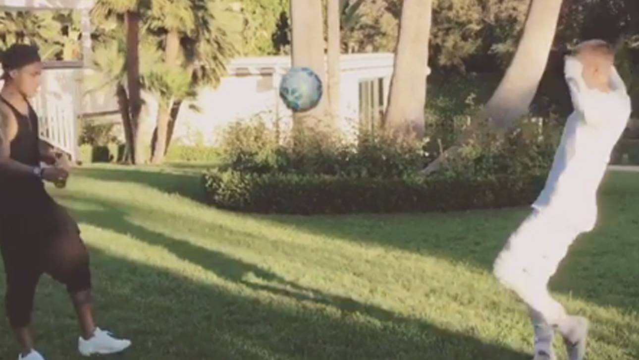 Neymar zaubert mit Bieber im Garten