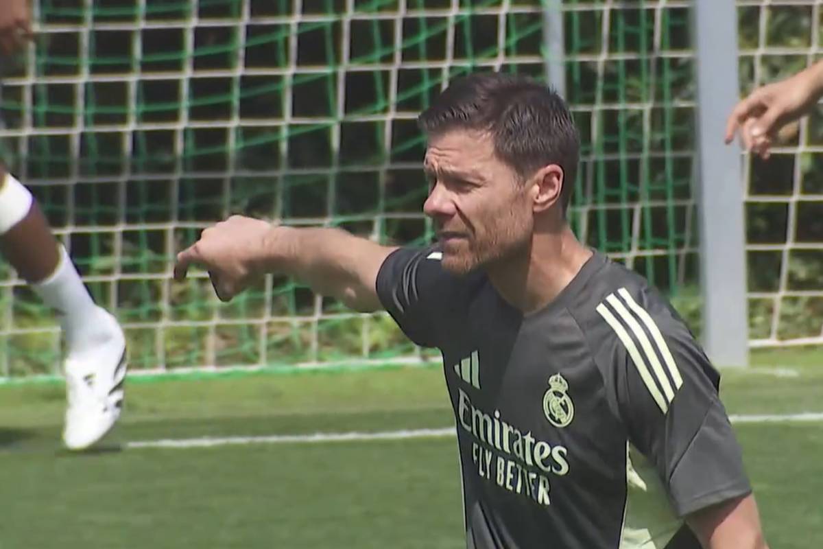 Xabi Alonso hat sein erstes Training als Trainer von Real Madrid geleitet. Bei der Klub-WM wird er sein erstes Spiel als Coach der Königlichen bestreiten.