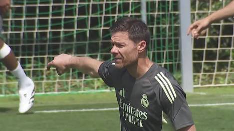 Xabi Alonso hat sein erstes Training als Trainer von Real Madrid geleitet. Bei der Klub-WM wird er sein erstes Spiel als Coach der Königlichen bestreiten.