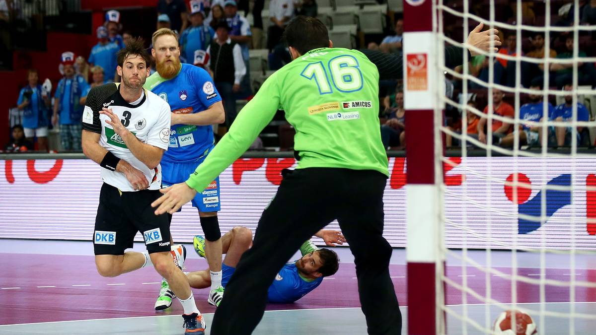 Uwe Gensheimer ist direkt in der Partie und erzielt ein Tor nach dem anderen gegen Slowenien. Am Ende kommt er auf 13 Treffer