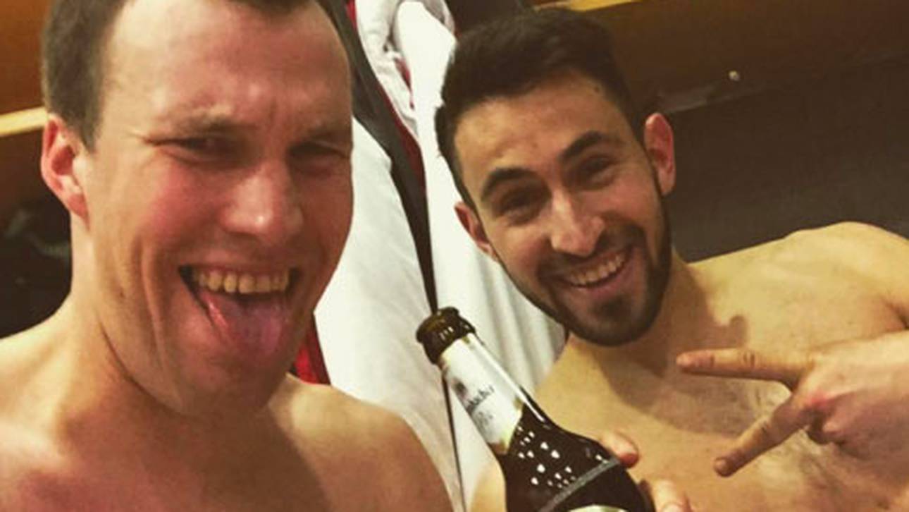 Prost! Großkreutz gönnt sich Siegerbier