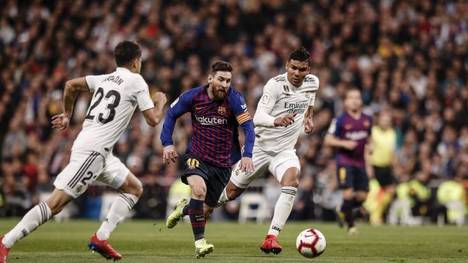 Lionel Messi (mi.) spielt seit er 13 ist beim FC Barcelona