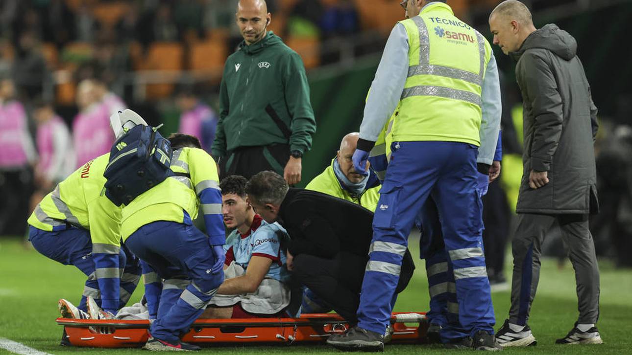 Trainer Robin van Persie tröstete seinen Sohn