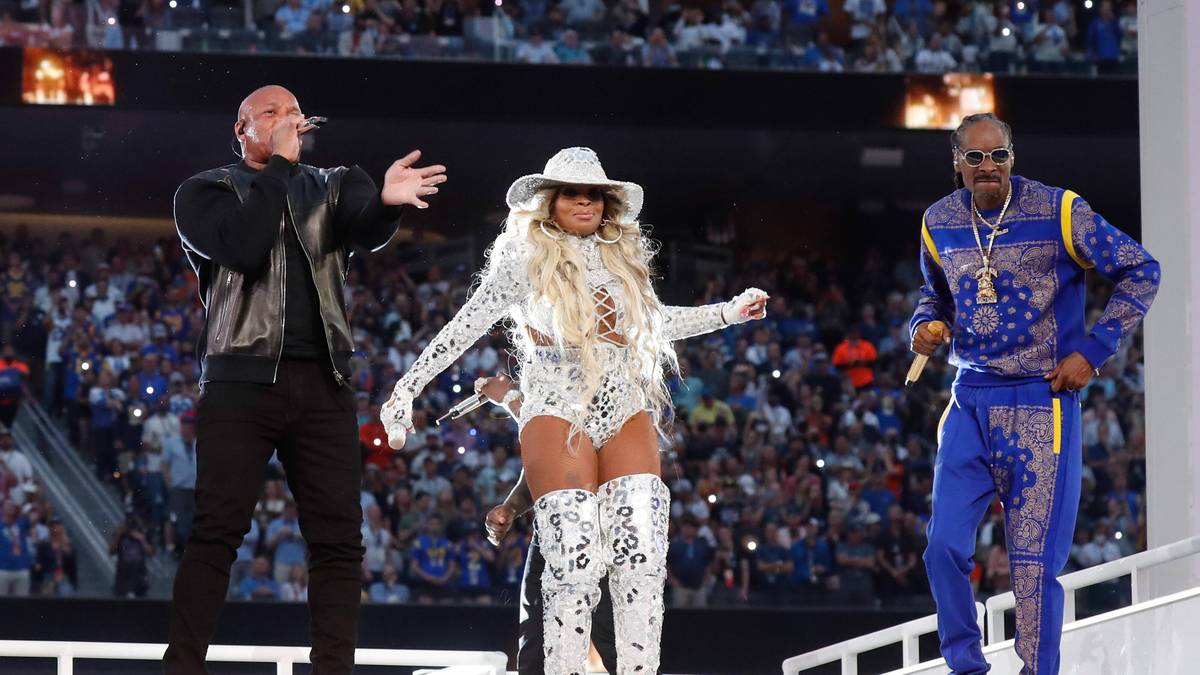 Starpower beim Super Bowl - auch in der Halbzeit. Die berühmte Show gestalten 2022 Dr. Dre, Snoop Dogg, Mary J. Blige, Eminem und Kendrick Lamar